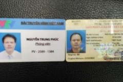 Đi xe hết hạn kiểm định, chìa thẻ phóng viên giả xin CSGT "thông cảm"