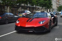 "Chộp gọn" phiên bản đặc biệt Lamborghini Aventador LP 720-4 50 Anniversario Roadster trên phố