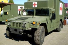 Mỹ bàn giao 40 xe Humvee cứu thương cho Ukraine
