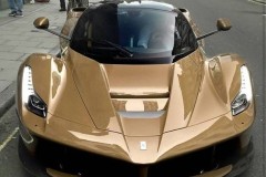 Thêm một chiếc Ferrari LaFerrari "độc lạ" xuất hiện trên đường phố