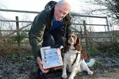 Chú chó phát hiện chiếc hộp rách nát, chủ nhân mở ra liền thấy vật xa xỉ