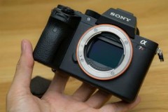 Đã có firmware mới cho Sony A7r II: Điều khiển đèn Flash qua sóng Radio, giảm nhiệt độ khi sử dụng