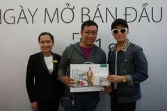 Khách đầu tiên sở hữu “Chuyên gia selfile” OPPO F1s