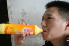 Khó tin: Chàng trai uống nửa chai nước rửa chén mỗi ngày ‘vẫn bình thường’