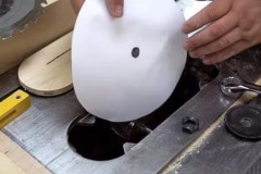 Khó tin: Dùng tờ giấy A4 thay lưỡi cưa gỗ