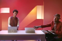 Microsoft "sỉ nhục" MacBook Air trong video quảng cáo Surface Pro 4