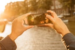 Sức mua iPhone giảm sút, đối tác của Apple cũng bị vạ lây