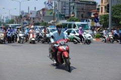 Tranh cãi về hậu vận mù mịt của những người vượt đèn đỏ gây bão mạng xã hội