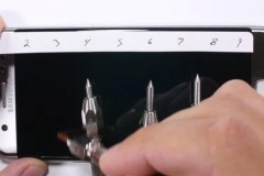 Vết xước trên Galaxy Note 7 là vụn kim loại