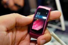 Vòng đeo tay thông minh Samsung Gear Fit 2 ra mắt tại Việt Nam với giá 4 triệu đồng