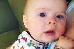 Bé trai 4 tháng tuổi hắt xì hơi và thốt lên 1 từ khiến người mẹ bất ngờ