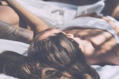 Chàng trai live-streams cảnh giường chiếu và công khai ‘mời’ bố bạn gái xem cùng