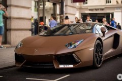 Lamborghini Aventador Roadster với lớp bọc chocolate kích thích vị giác
