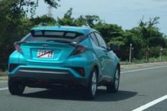 Toyota C-HR chạy thử trên đường phố ở Nhật Bản