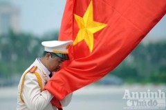 Cận cảnh những trang thiết bị "khủng" của Cảnh sát cơ động Hà Nội