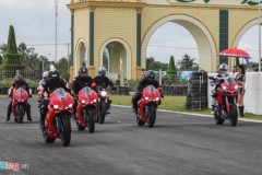 Hàng trăm biker đổ về Long An lái thử Ducati