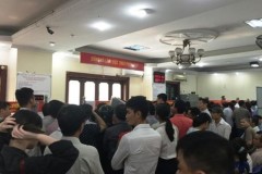 Người Hà Nội ùn ùn kéo nhau đi đổi Giấy phép lái xe