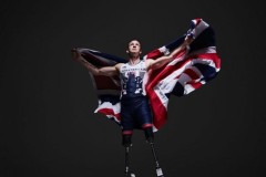 Người chiến thắng 200m T42 Rio tại Olympic được Nissan thưởng Gold Leaf bọc vàng