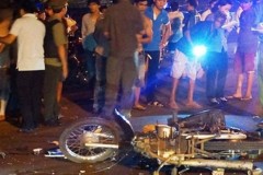 Xe máy chở 3 đâm vào xe tải, 3 thanh niên thương vong