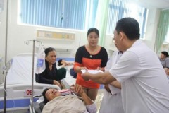 Hỗ trợ 17 nạn nhân trong vụ xe container va chạm xe khách