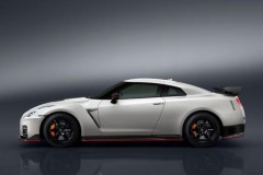 Nissan công bố mức giá gần 175.000 USD cho GT-R Nismo 2017 tại Mỹ