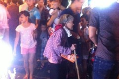 Hình ảnh trên phố Hàng Mã khiến ta phải lặng mình suy ngẫm