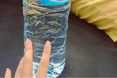 Mua chai nước 1 lít rưỡi, bị người yêu dọa bỏ vì 'hào phóng' quá