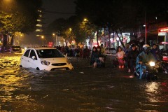 Mùa mưa lũ và nỗi lo những chiếc xe “đồ bỏ đi”