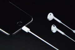 4 cách "cực hay" để bạn vừa sạc vừa nghe nhạc trên iPhone 7
