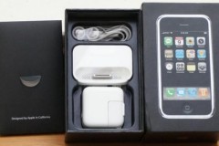 Apple iPhone 2G còn zin được rao bán hàng trăm triệu đồng