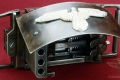 Bí mật ẩn giấu bên trong chiếc thắt lưng của quân phát xít Đức