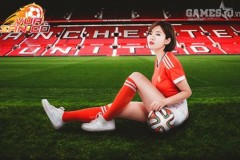 Hot girl Tú Linh MU xinh đẹp "đốt cháy" chảo lửa Old Trafford