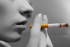 Hút thuốc làm hại DNA người tới 30 năm sau