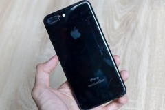 iPhone 7 Jet Black trầy xước chỉ sau 2 ngày sử dụng
