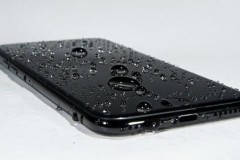 iPhone 7 sẽ như thế nào nếu ngâm trong nước biển?