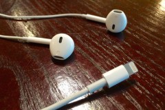 Không còn jack 3.5mm, nghe nhạc bằng headphone trên iPhone 7 như thế nào?