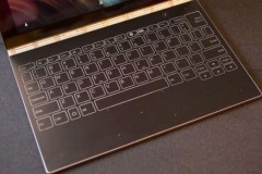 Lenovo Yoga Book sẽ đưa bàn phím vật lí "vào viện bảo tàng"?