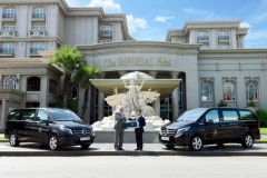 Mercedes-Benz Việt Nam giao cặp V 220 d cho KS 5 sao Imperial Vũng Tàu
