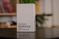 Mở hộp nhanh Galaxy J7 Prime bản thương mại đầu tiên