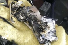 Mối nguy từ điện thoại rơi trên máy bay