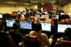 Muốn tìm con trai tốt thì… chui vào quán net mà tìm?