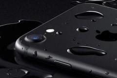 Ngâm nước là chuyện nhỏ, iPhone 7 còn có thể sạc dưới nước