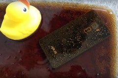 Ngâm ZenFone 3 trong nước Coca-Cola thì sao nhỉ?