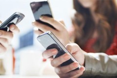 Người dùng Android khiêm tốn hơn người dùng iPhone