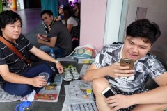 Người Việt xếp hàng mua iPhone 7 trước 2 ngày ở Singapore