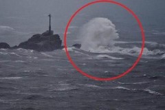 Nữ thần bão Magi hiện thân? Hình ảnh khiến cộng động mạng xôn xao