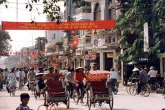 Phố cổ Hà Nội thập niên 90 trong ảnh của Đại sứ Nhật