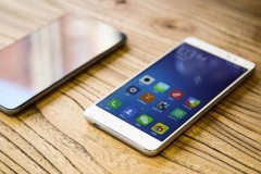 Smartphone Xiaomi mới lộ diện: Màn hình 5 inch full HD