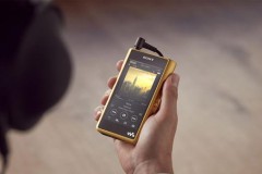 Sony gây sốc với cặp đôi tai nghe và máy chơi nhạc 5.000 USD