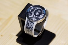 Sony ra mắt smartwatch FES Watch U màn hình e-paper